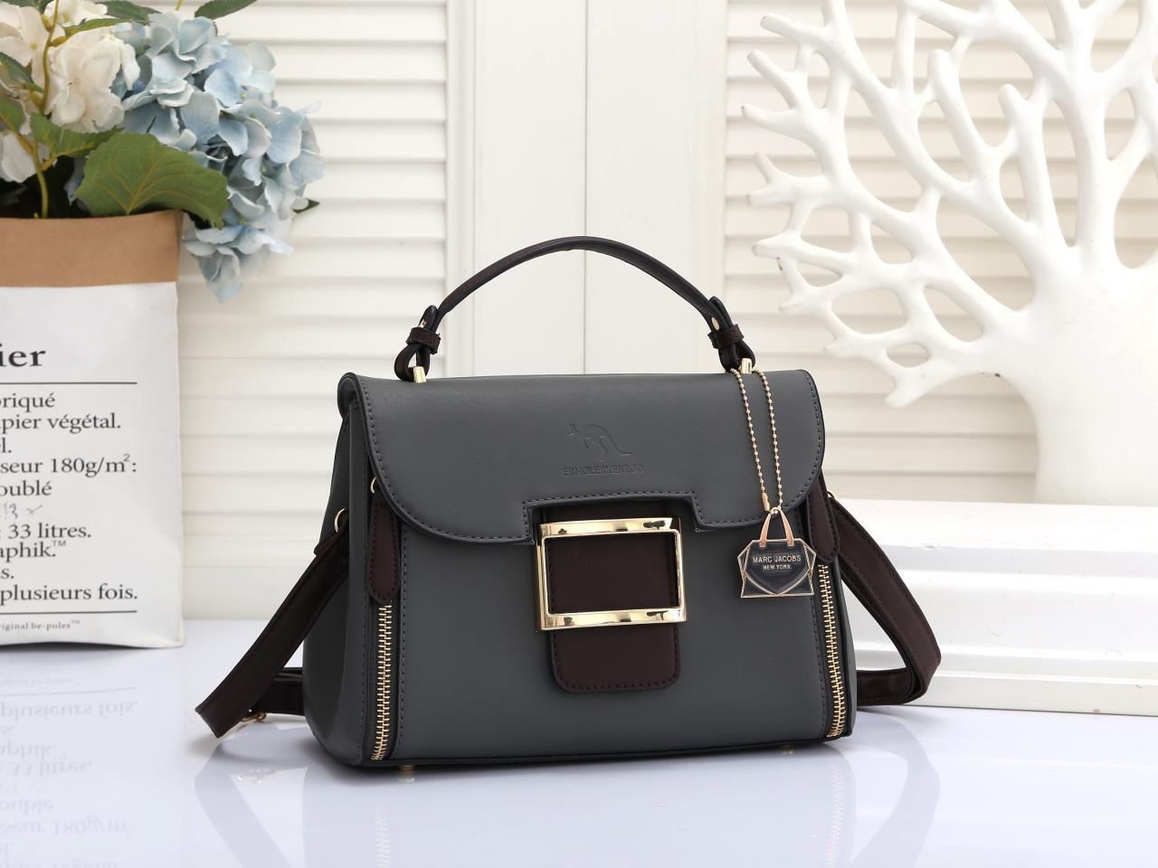 Taihong Black Tote Bag - Classic Elegance with Functional Design